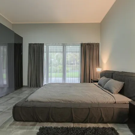 9 April Village Sea & Gæstehus Varna