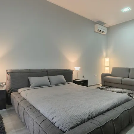 9 April Village Sea & Varna