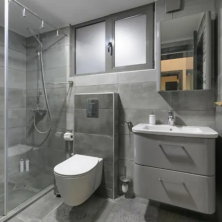 9 April Village Sea & Gæstehus Varna