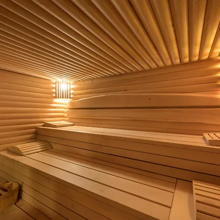 9 April Village Sea & Gæstehus Varna